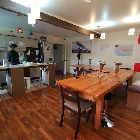 פורטו נטאלס Refugio Bulnes Hostel מראה חיצוני תמונה