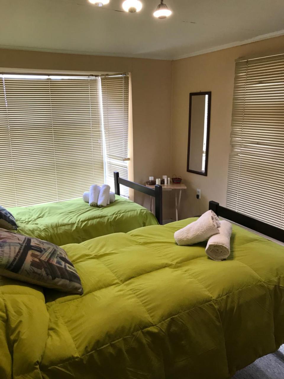 פורטו נטאלס Refugio Bulnes Hostel מראה חיצוני תמונה