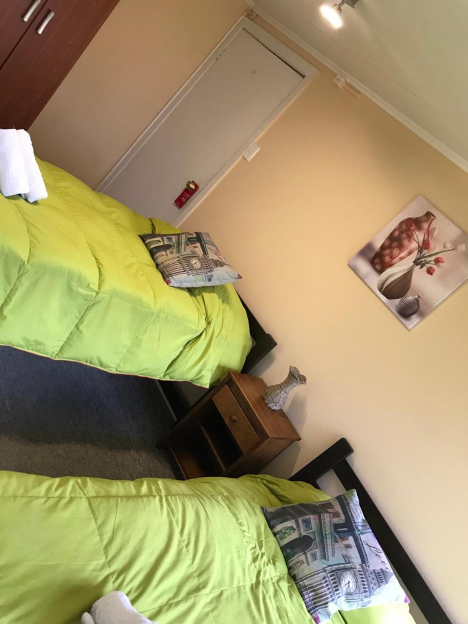 פורטו נטאלס Refugio Bulnes Hostel מראה חיצוני תמונה
