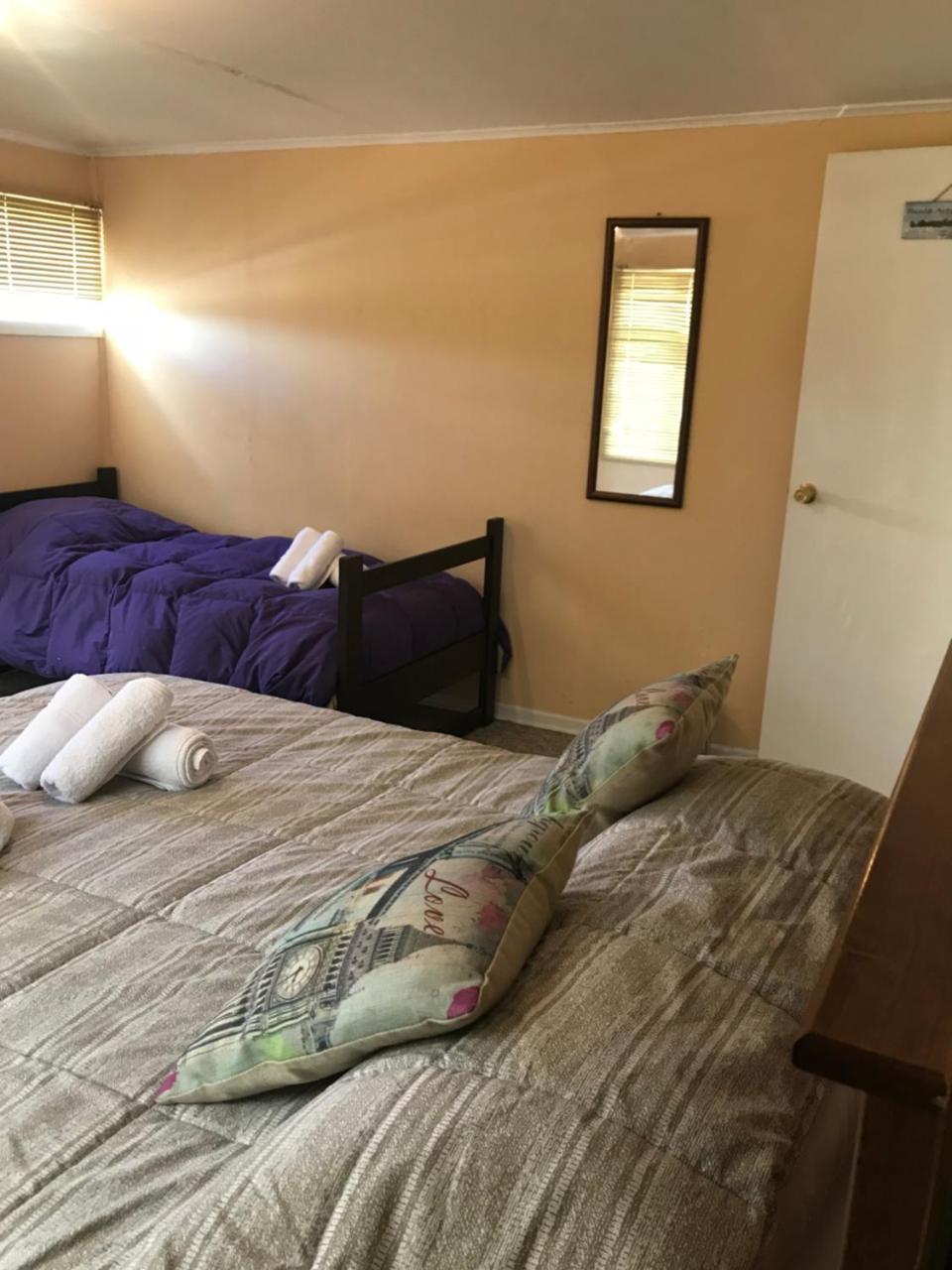 פורטו נטאלס Refugio Bulnes Hostel מראה חיצוני תמונה