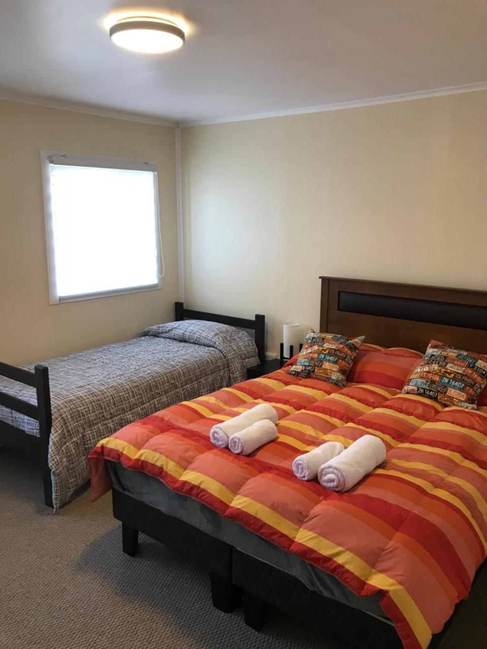 פורטו נטאלס Refugio Bulnes Hostel מראה חיצוני תמונה