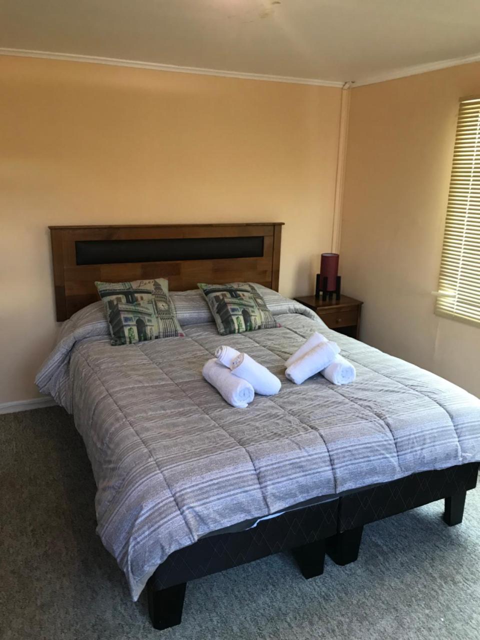 פורטו נטאלס Refugio Bulnes Hostel מראה חיצוני תמונה