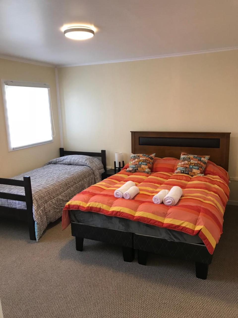 פורטו נטאלס Refugio Bulnes Hostel מראה חיצוני תמונה